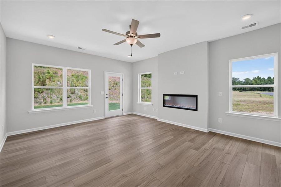 Spacious, unfurnished interior of a new home in Summerfield Place, Carrollton (Image 27).