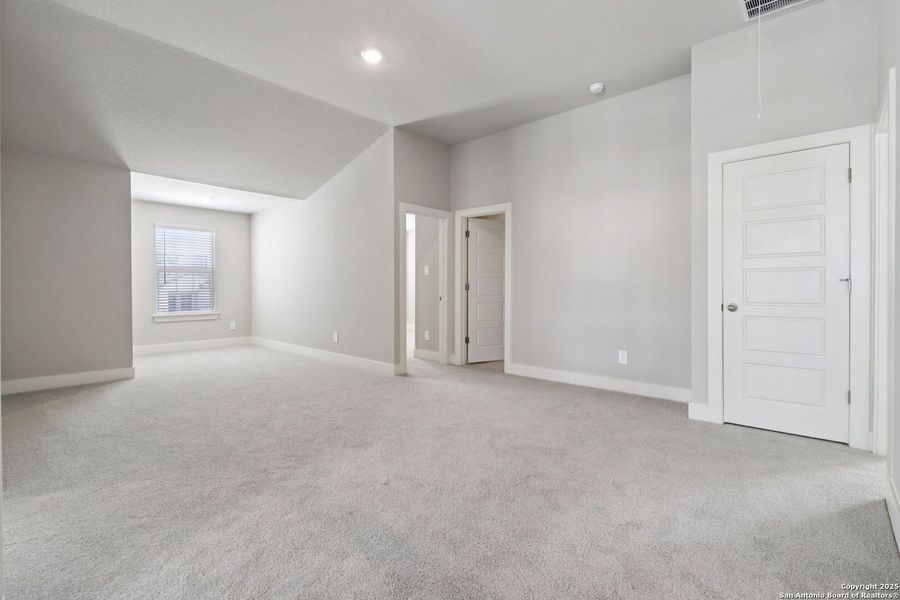 Spacious, unfurnished interior of a new home in Thomas Pond, San Antonio (Image 38). Spacious, unfurnished interior of a new home in Thomas Pond, San Antonio (Image 38).