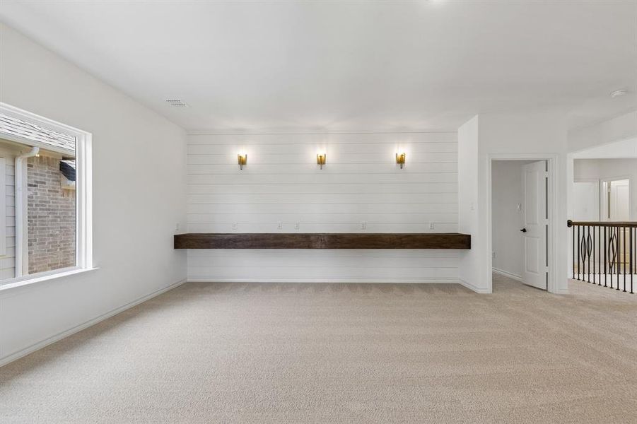 Spacious, unfurnished interior of a new home in Cambridge Manor, North Richland Hills (Image 20).