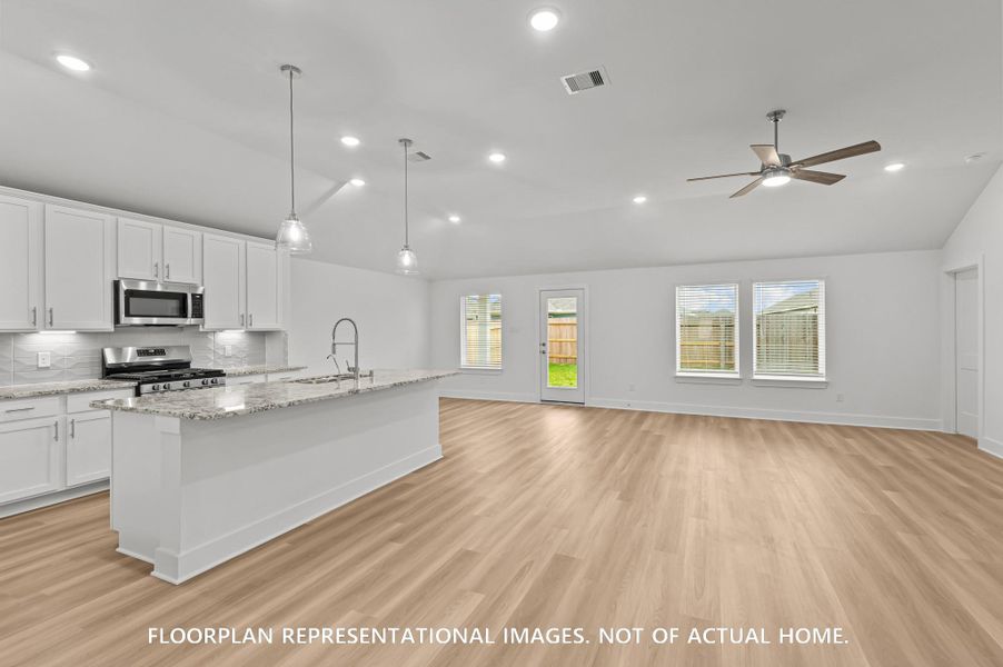 Image 21 of a home in Pinewood at Grand Texas.