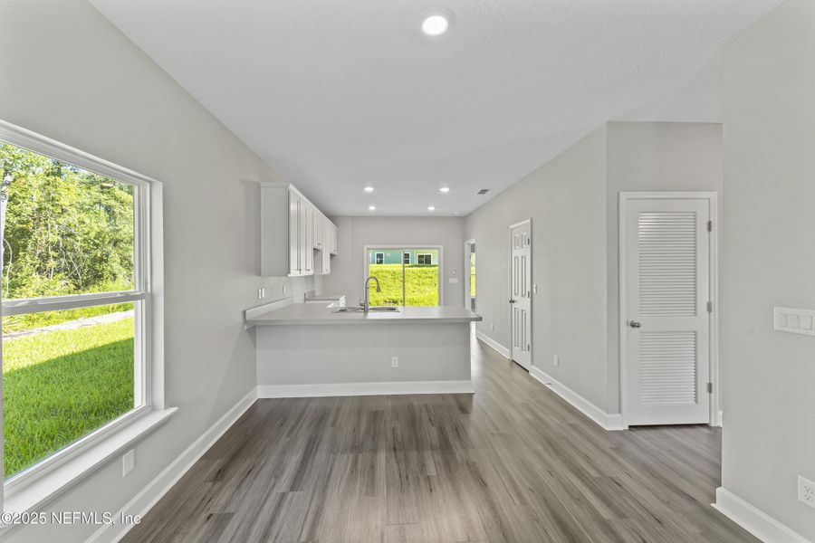 Spacious, unfurnished interior of a new home in , Jacksonville (Image 25).