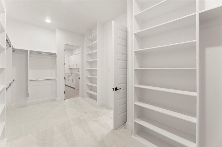 37. 681 Capella - Closet