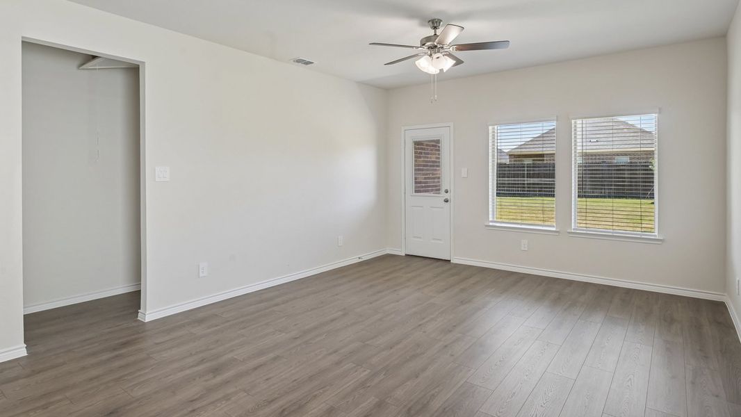 Spacious, unfurnished interior of a new home in Winchester Crossing, Princeton (Image 5).