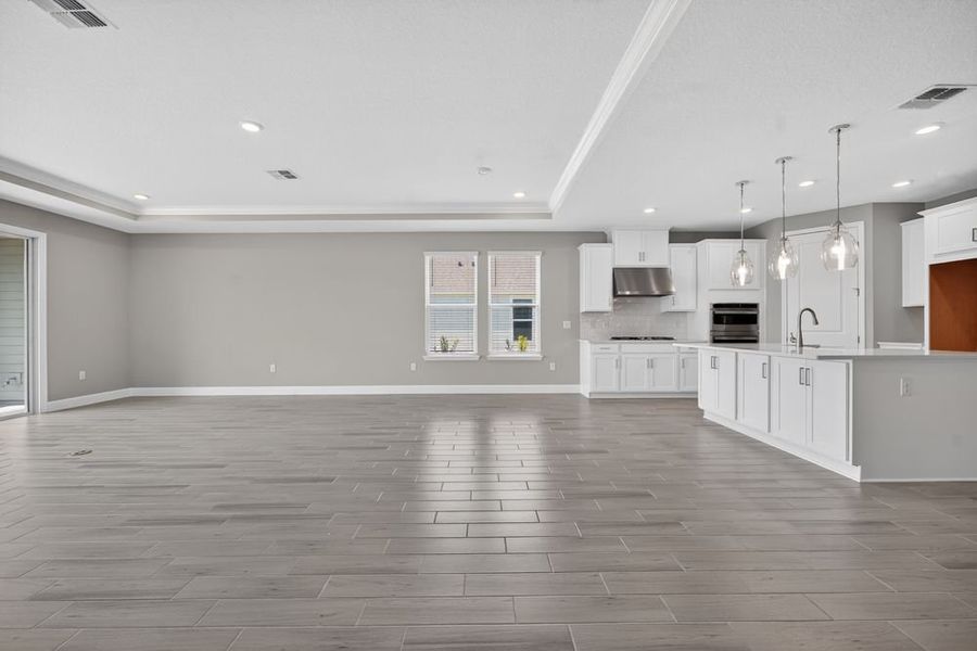 Spacious, unfurnished interior of a new home in Headwaters at Lofton Creek, Yulee (Image 18).