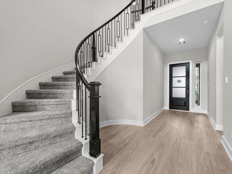 Spacious, unfurnished interior of a new home in Oakhill Reserve, Tomball (Image 13).