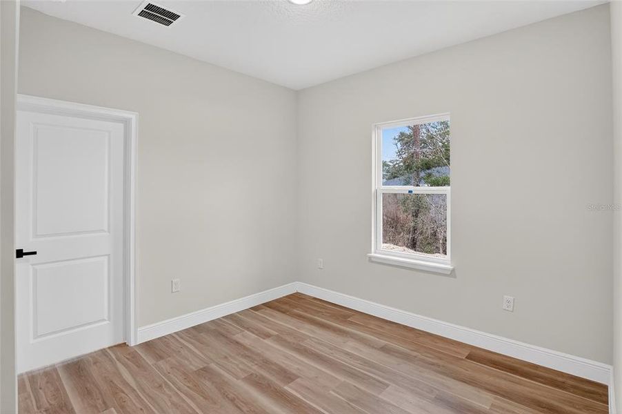 Spacious, unfurnished interior of a new home in , Ocala (Image 18).