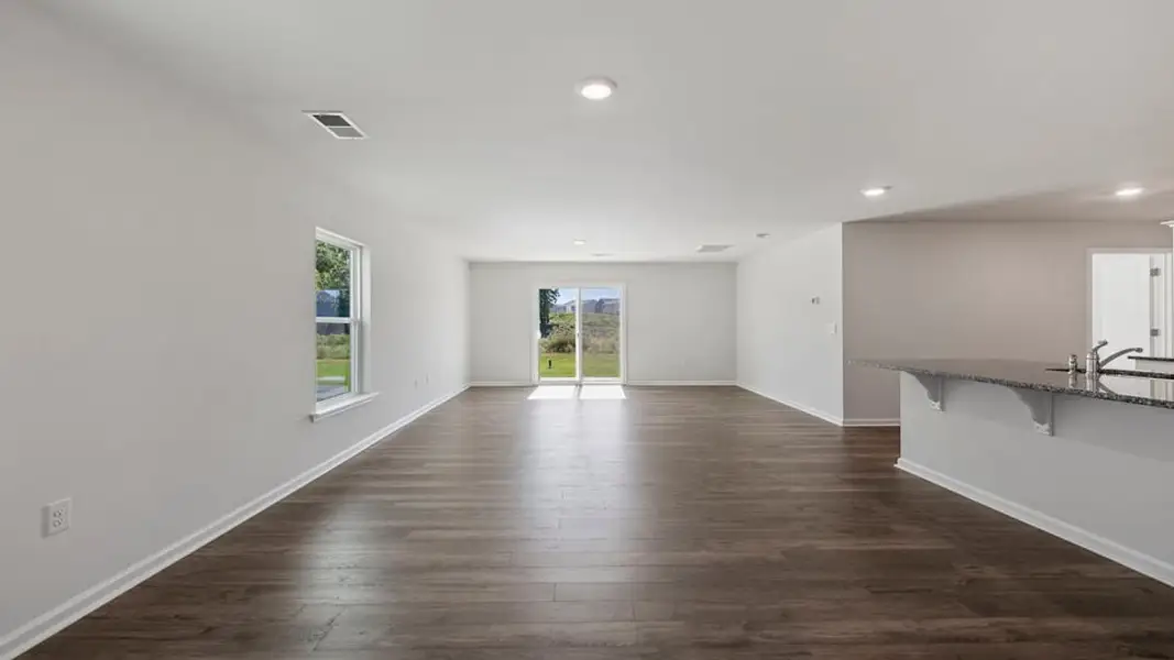 Spacious, unfurnished interior of a new home in Cedar Gap, Fountain Inn (Image 12).