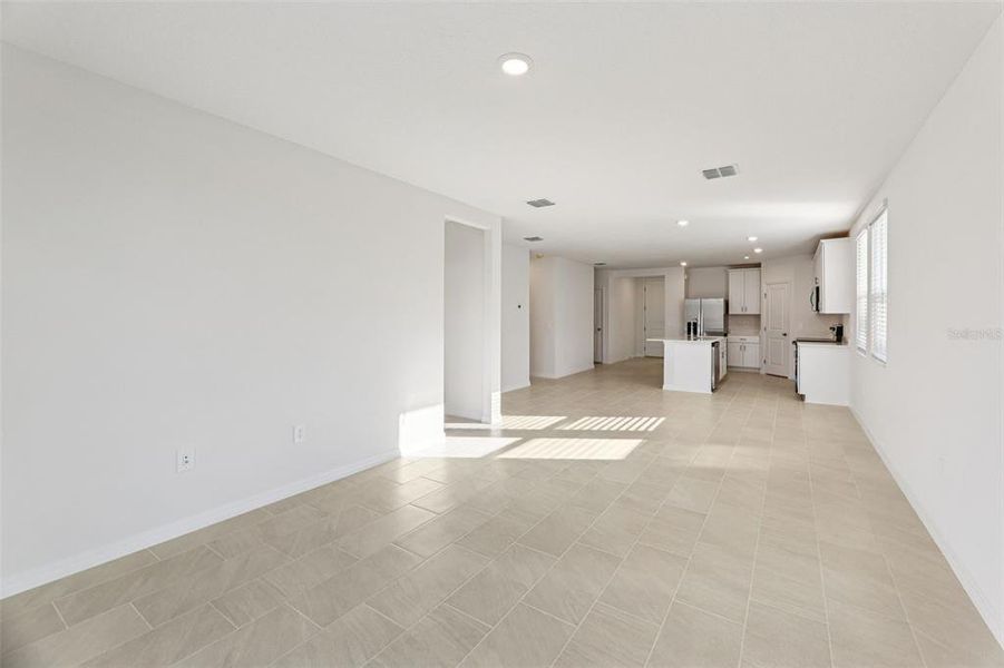 Spacious, unfurnished interior of a new home in Wynnstone - Signature Series, Davenport (Image 28).