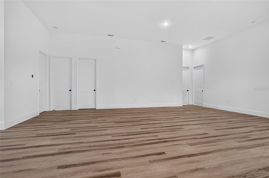 Spacious, unfurnished interior of a new home in , Port Charlotte (Image 41).