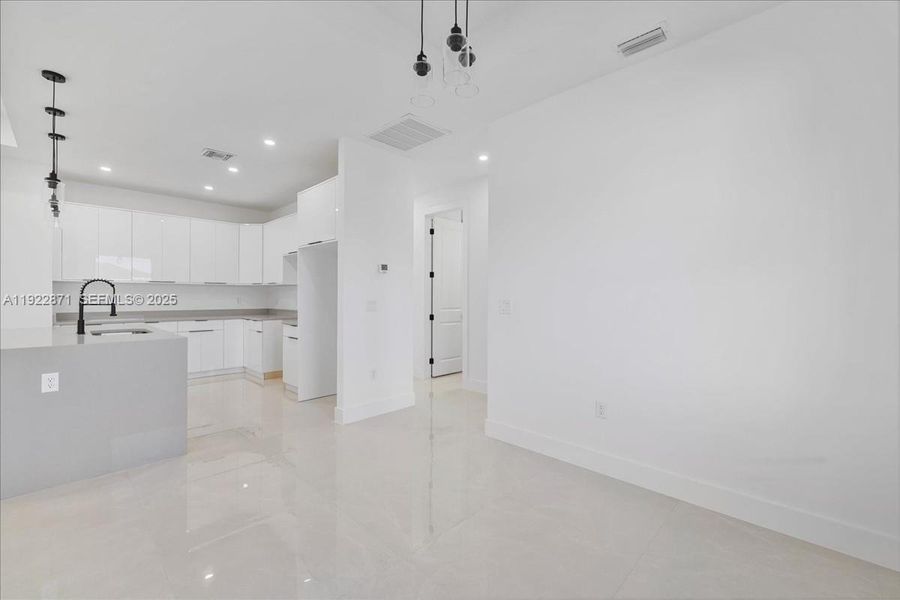 Spacious, unfurnished interior of a new home in , Lehigh Acres (Image 31).