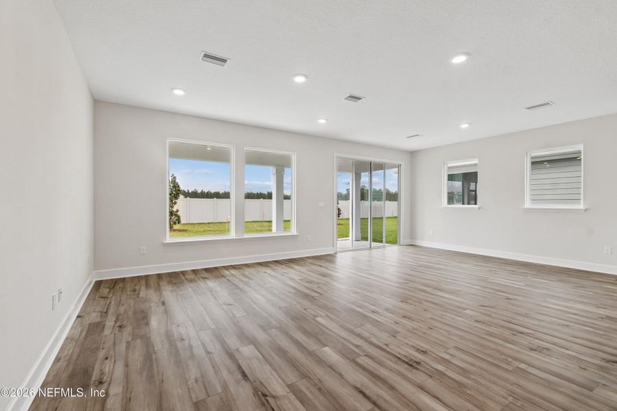 Spacious, unfurnished interior of a new home in Tributary 50', Yulee (Image 20).