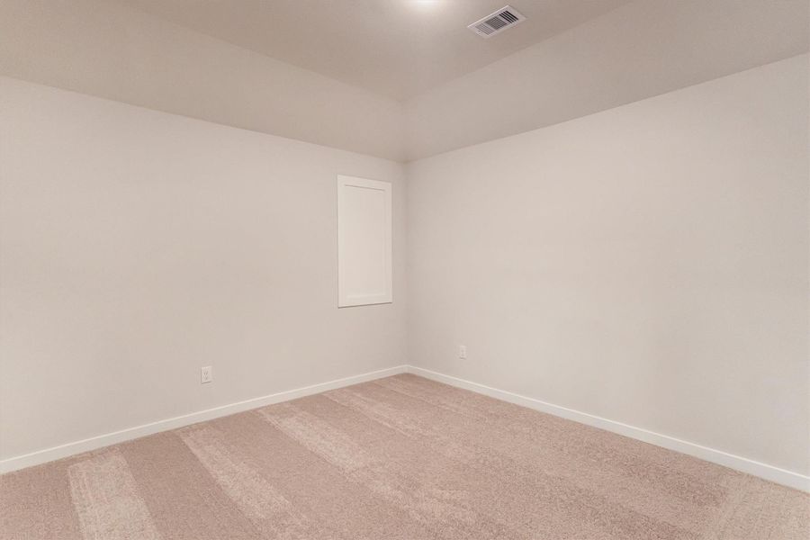 Spacious, unfurnished interior of a new home in Deer Pines, Conroe (Image 43).