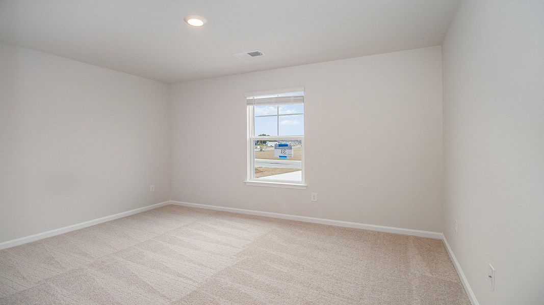 Spacious, unfurnished interior of a new home in Summerville, Darlington (Image 10).
