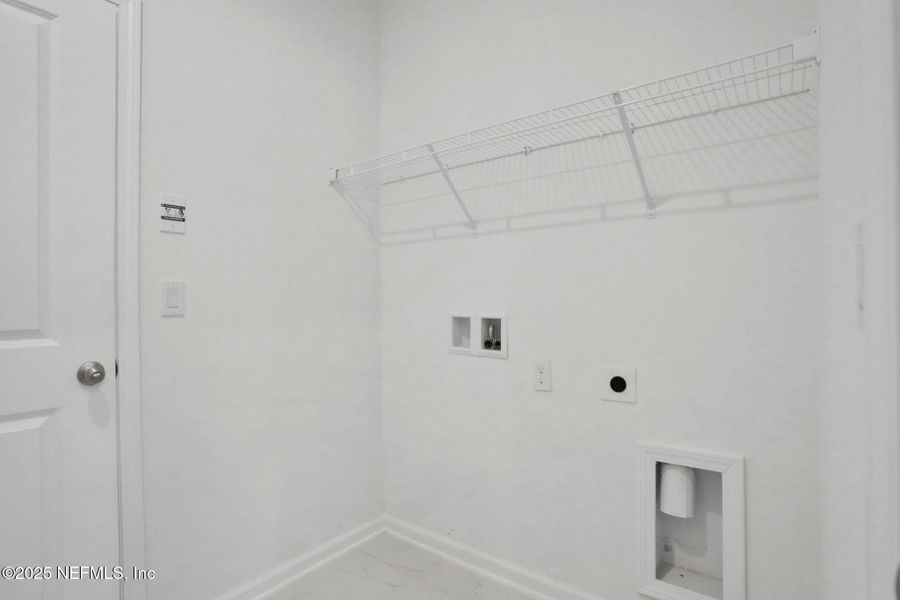 Spacious, unfurnished interior of a new home in , Green Cove Springs (Image 30).