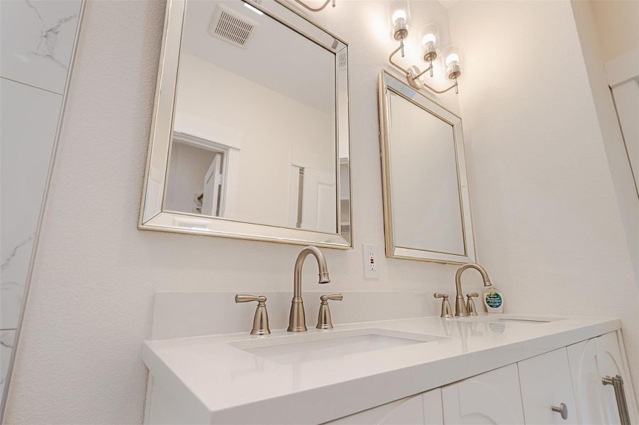 Close-up of interior finishes inside a home in , Houston (Image 19). Close-up of interior finishes inside a home in , Houston (Image 19).