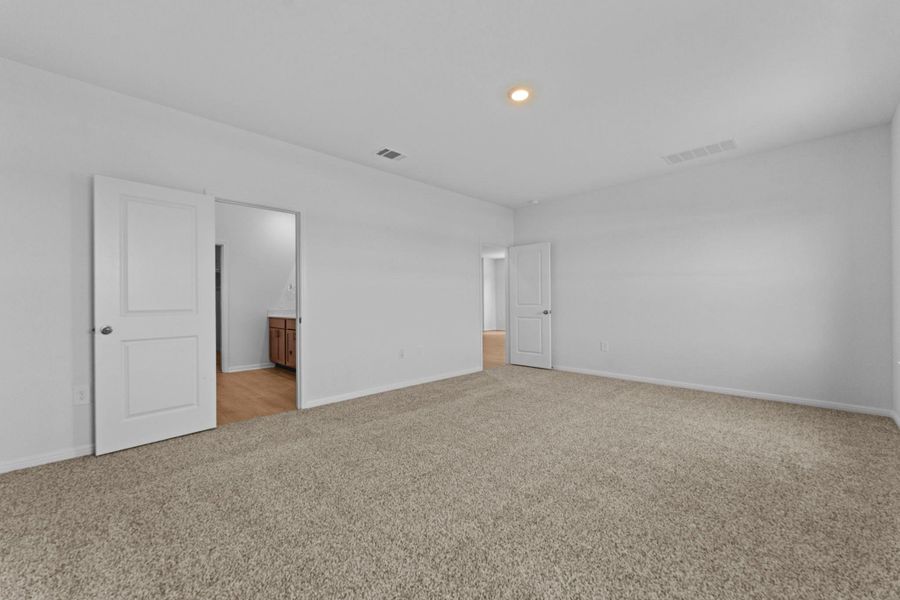 Spacious, unfurnished interior of a new home in Palomino, Manor (Image 23).
