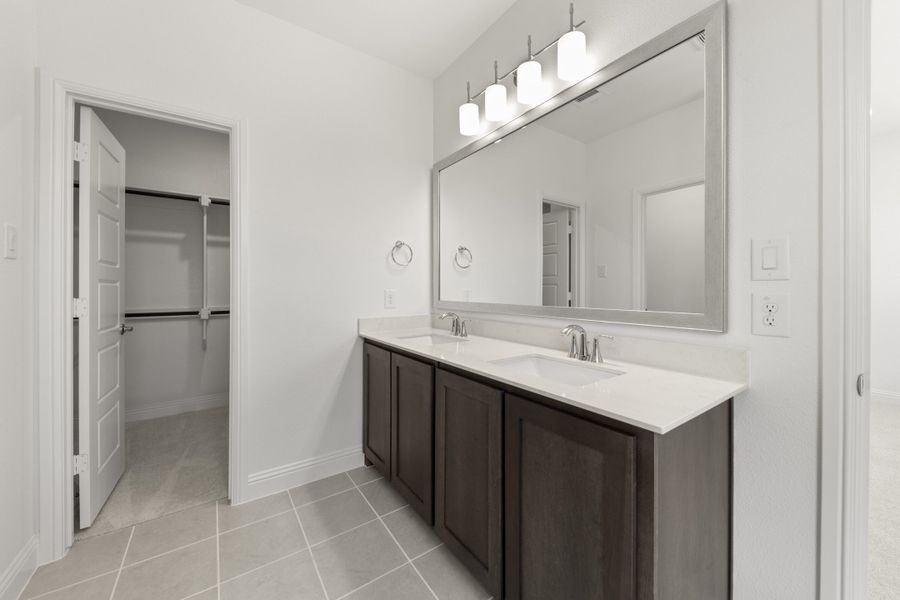 Furnished interior view inside a new home in Keeneland, Aubrey (Image 10).