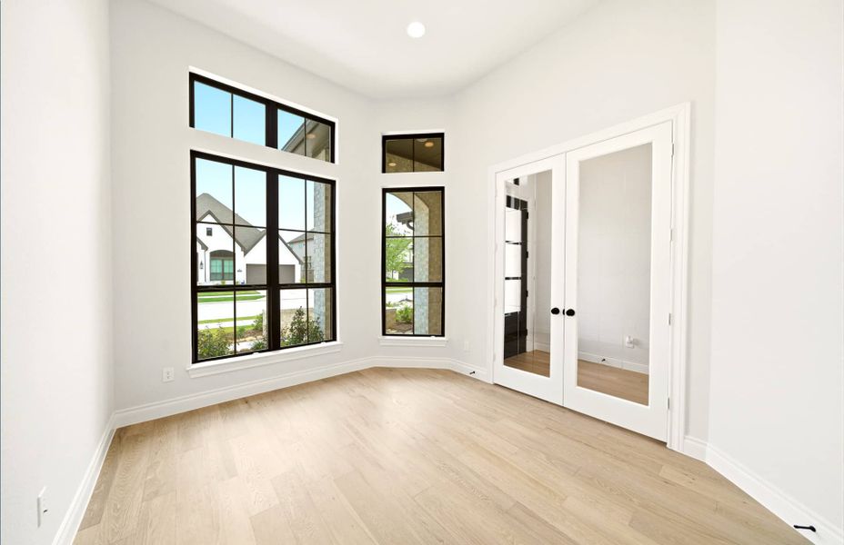Spacious, unfurnished interior of a new home in Bridgeland 60′, Cypress (Image 22).