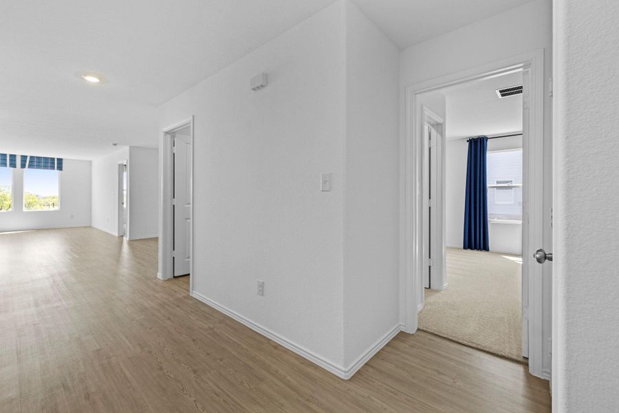 Spacious, unfurnished interior of a new home in Schriber Ranch, Mustang Ridge (Image 28).