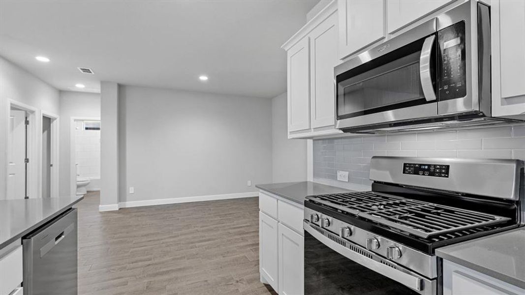 Furnished interior view inside a new home in Trails of Elizabeth Creek, Fort Worth (Image 7).