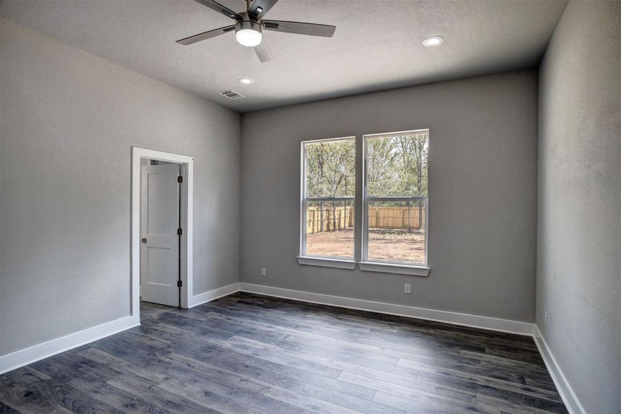 Spacious, unfurnished interior of a new home in , Bastrop (Image 16).