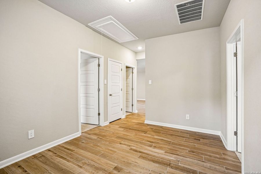 Spacious, unfurnished interior of a new home in Sagebrooke - Premier Series, San Antonio (Image 34).