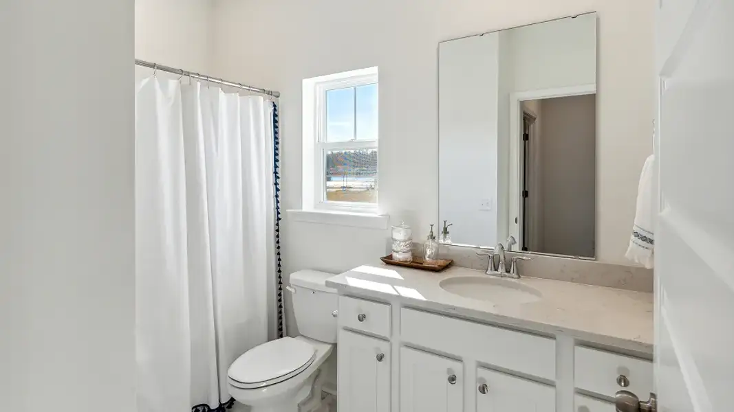 1558 Carlyle Bath2 F1 6 3 25