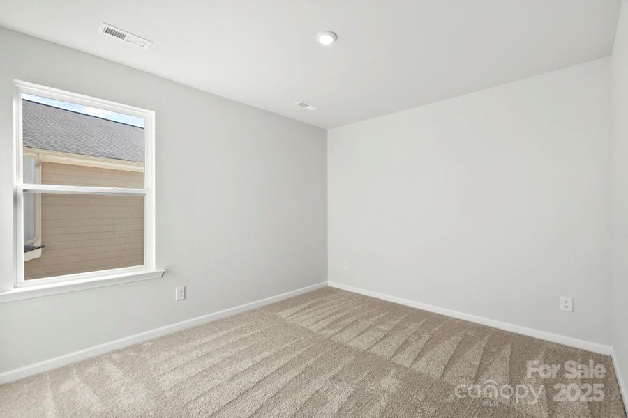 Spacious, unfurnished interior of a new home in The Meadows at Asbury Ridge, York (Image 8).