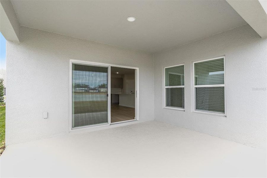 Exterior details and patio area of a home in Two Rivers, Zephyrhills (Image 2).