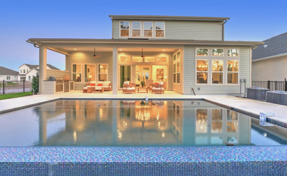 Exterior details and patio area of a home in Seven Pines, Jacksonville (Image 26).
