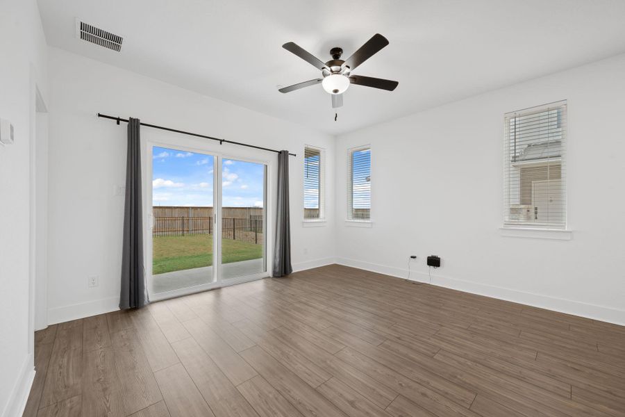 Spacious, unfurnished interior of a new home in , Round Rock (Image 15).