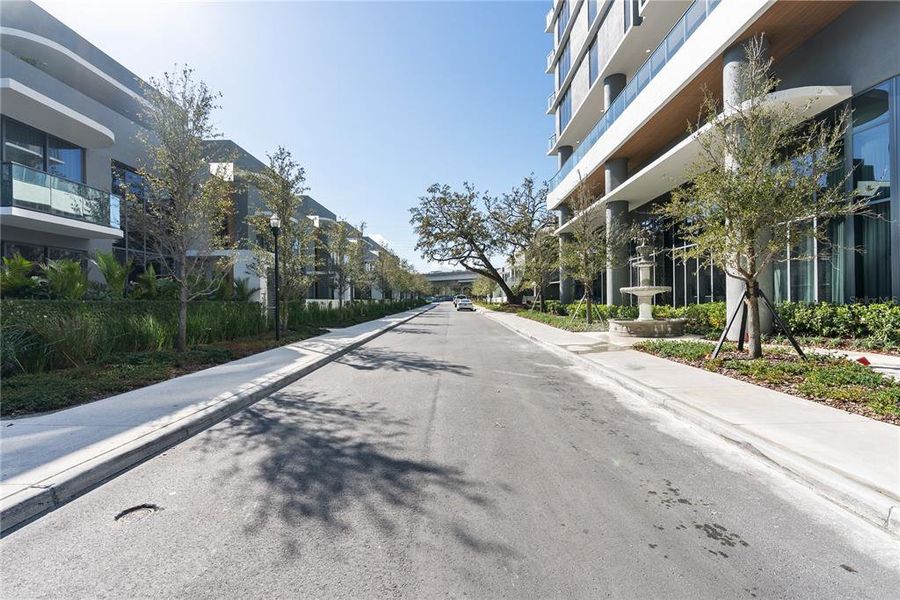 Condo located in Tampa, FL showcasing its design and architecture (Image 31). Condo located in Tampa, FL showcasing its design and architecture (Image 31).