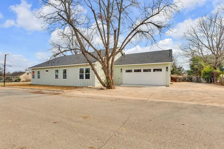 2 car garage prewired for EV. Tankless water heater.