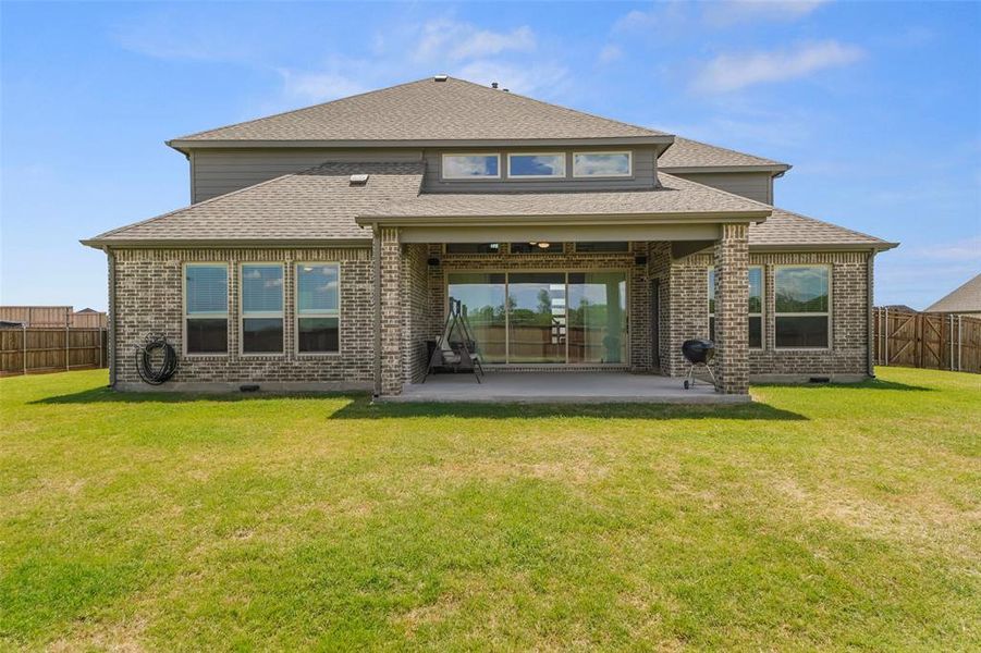 Exterior details and patio area of a home in Broadmoor Estates, Ovilla (Image 22).