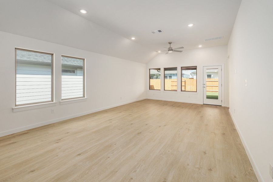 Spacious, unfurnished interior of a new home in Prairie Winds, Hutto (Image 18).