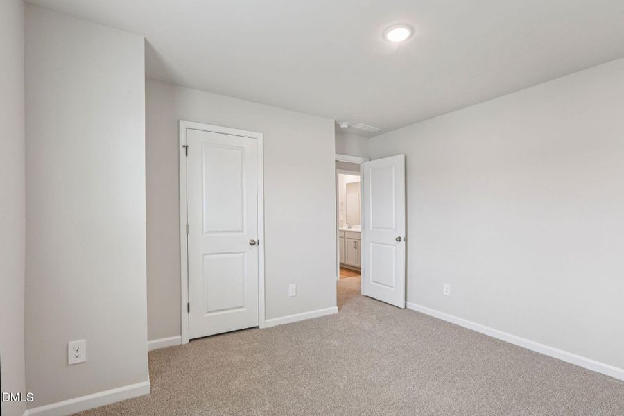 14-web-or-mls-Raleigh - Oak Manor - 641