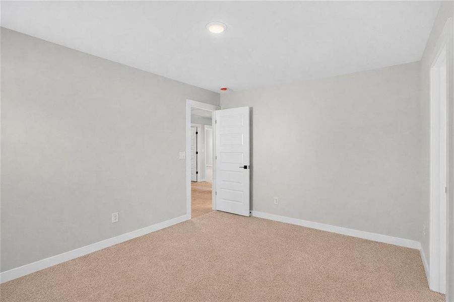 Spacious, unfurnished interior of a new home in The Fairways at Mirror Lake, Villa Rica (Image 35).