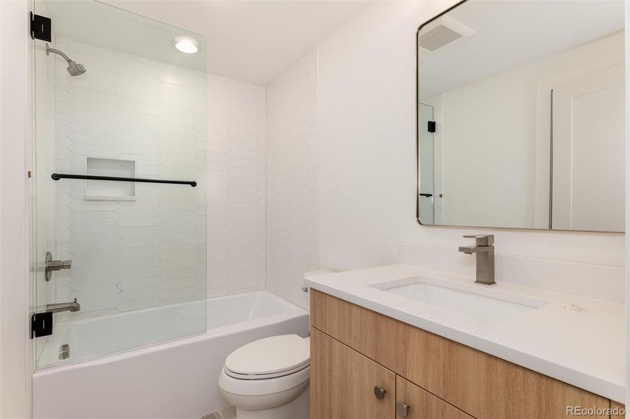 3rd Floor Ensuite Bathroom