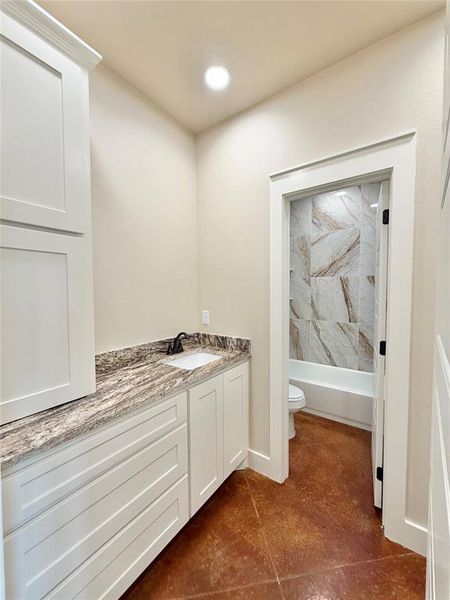 Furnished interior view inside a new home in , Weatherford (Image 8).