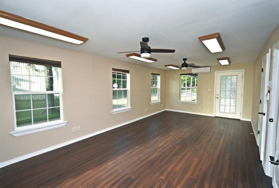 Spacious, unfurnished interior of a new home in , Yantis (Image 19).