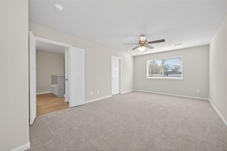 Spacious, unfurnished interior of a new home in Woodland Lakes, Huffman (Image 47).