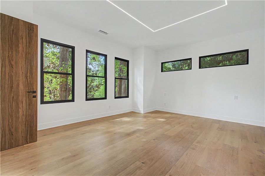 Spacious, unfurnished interior of a new home in , Atlanta (Image 24).