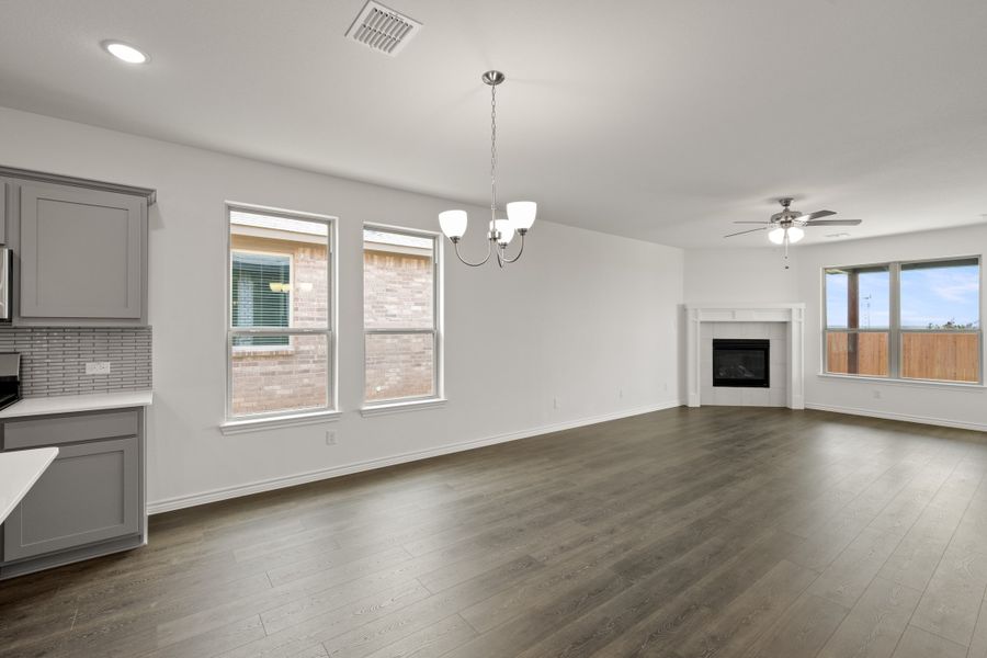 Spacious, unfurnished interior of a new home in Baker Farms, Cleburne (Image 17).