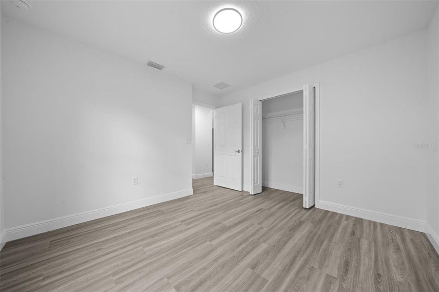 Spacious, unfurnished interior of a new home in , Ocala (Image 11).