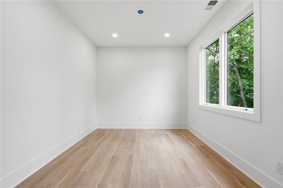 Spacious, unfurnished interior of a new home in , Alpharetta (Image 21). Spacious, unfurnished interior of a new home in , Alpharetta (Image 21).