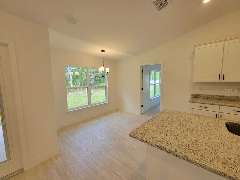 Spacious, unfurnished interior of a new home in Marion Oaks, Ocala (Image 12).