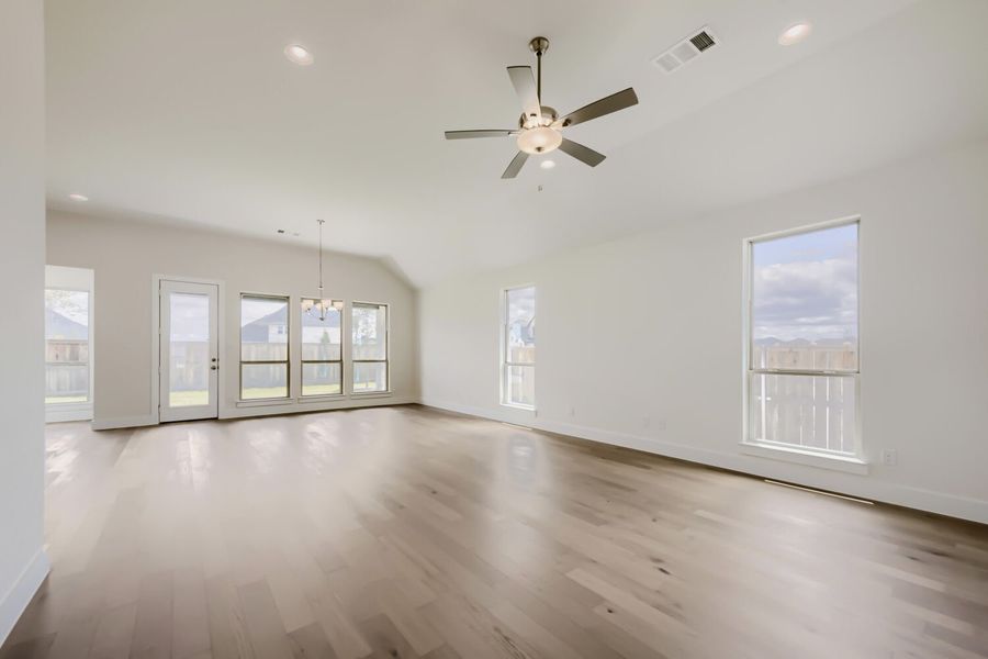 11404 Jackaloe - Living Area