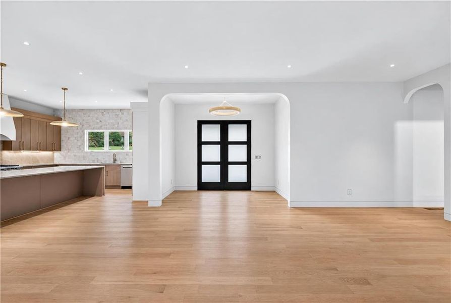 Spacious, unfurnished interior of a new home in , Dunwoody (Image 27).