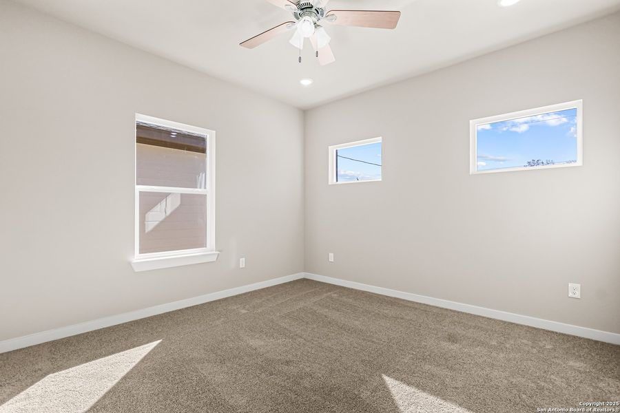 Spacious, unfurnished interior of a new home in , San Antonio (Image 34).