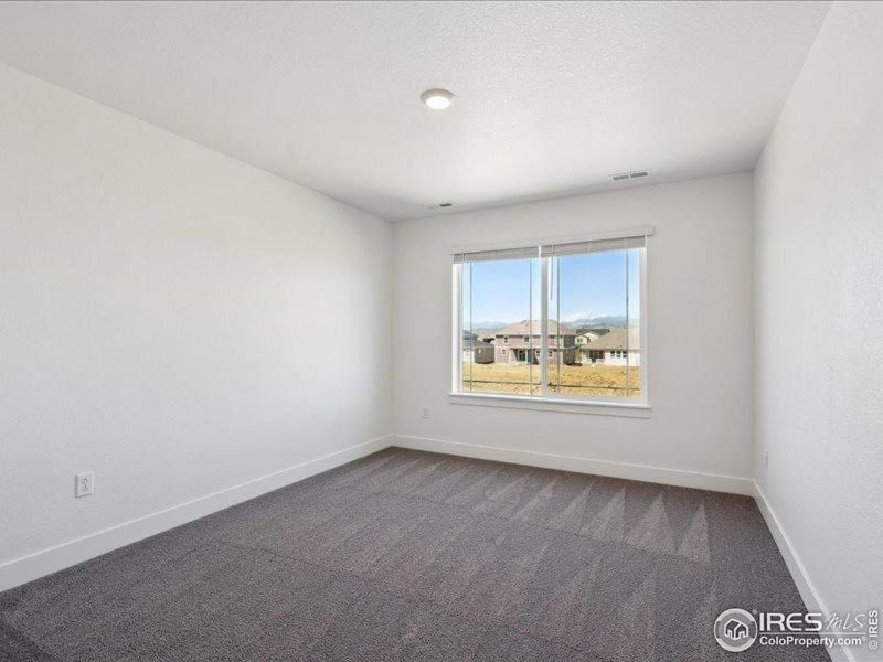 Spacious, unfurnished interior of a new home in Vantage, Berthoud (Image 10).